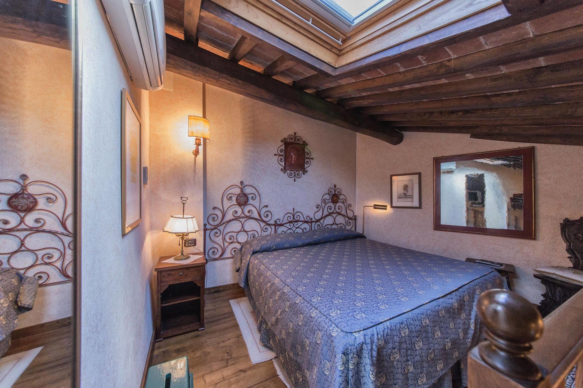 Aparthotel Castelletto Di Montebenichi Monte Benichi Exterior foto